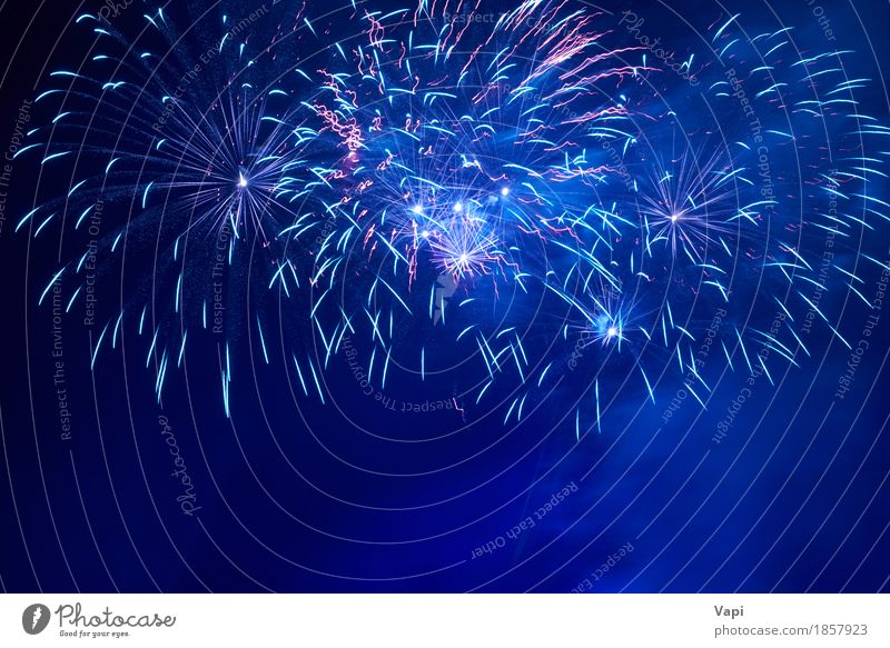 Blaues buntes Feuerwerk Freude Freiheit Nachtleben Entertainment Party Veranstaltung Feste & Feiern Weihnachten & Advent Silvester u. Neujahr Kunst Show Himmel