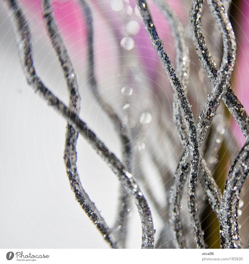 dekoration Kunstwerk ästhetisch elegant geschwungen Schwung Wellenform Silber glänzend rosa Farbfoto Innenaufnahme Nahaufnahme Detailaufnahme Makroaufnahme