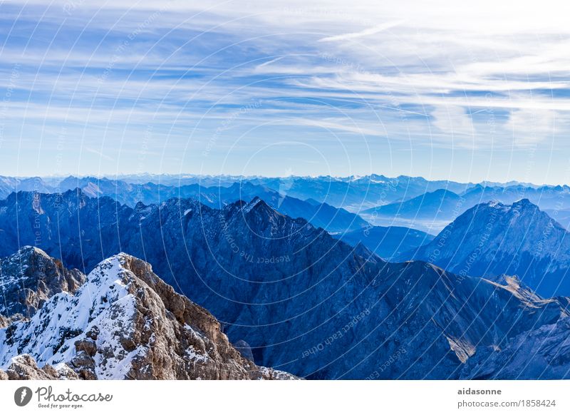 Alpen Natur Landschaft Himmel Schönes Wetter Felsen Berge u. Gebirge Gipfel Schneebedeckte Gipfel Zufriedenheit ruhig Fernweh Einsamkeit Zugspitze Farbfoto