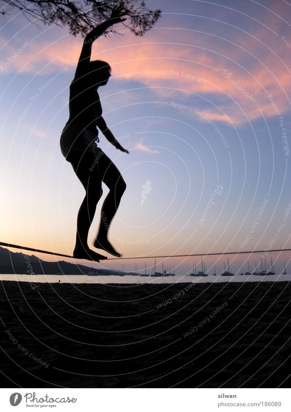 Silhouette Junge Frau Auf Slackline Am Strand Ein Lizenzfreies Stock Foto Von Photocase