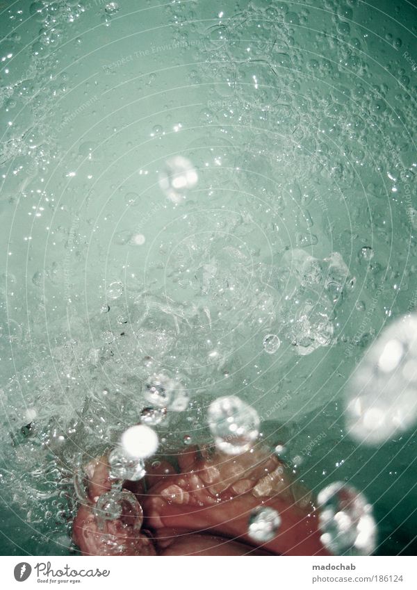 DIAMANTENFIEBER Wasser chaotisch Energie geheimnisvoll Pause Surrealismus Wellness Bad Schwimmen & Baden Wassertropfen Hand spritzen abspritzen Schaum Bewegung