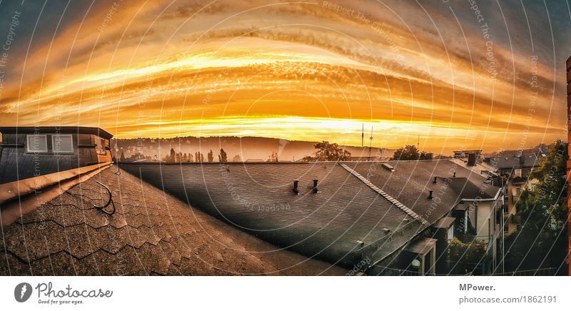 über den dächern Landschaft Himmel Wolken Schönes Wetter Stadt Stadtzentrum bevölkert Haus Dach Schornstein Antenne hell Dresden HDR Panorama (Bildformat)