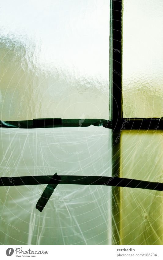 Folie vorm Fenster Fensterscheibe Scheibe Renovieren Modernisierung zudecken beklebt trüb durchsichtig Klarheit Transzendenz klebestreifen Silhouette
