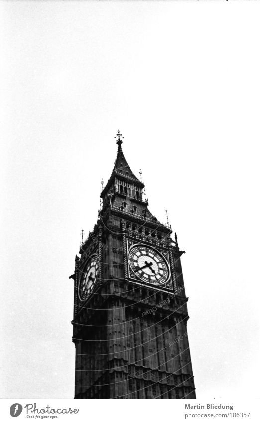 sehenswürdig ? London Hauptstadt Bauwerk Architektur Sehenswürdigkeit Big Ben authentisch eckig groß historisch Originalität seriös grau schwarz weiß Design