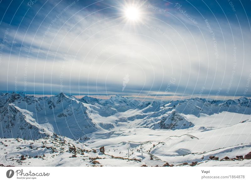 Sonnenuntergang in den blauen Bergen des Winters mit Wolken Ferien & Urlaub & Reisen Tourismus Abenteuer Schnee Winterurlaub Berge u. Gebirge Klettern