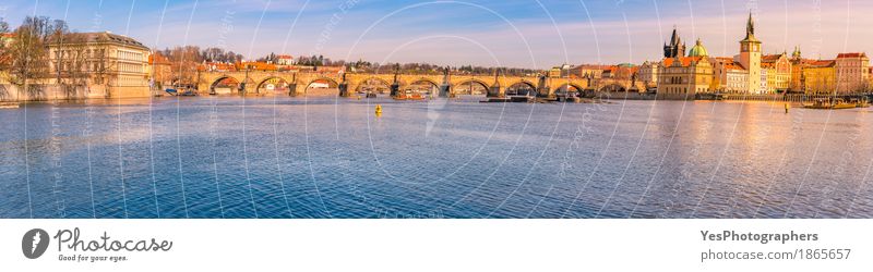 Stadtpanorama mit der Vltava in Prag Freude Ferien & Urlaub & Reisen Tourismus Ausflug Sightseeing Städtereise Sonne Kultur Natur Wasser Himmel Fluss Hauptstadt