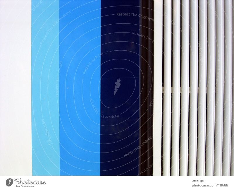 Vertical|Blue hell-blau türkis weiß gestreift Streifen Farbverlauf Linie Abstufung Fototechnik obskur
