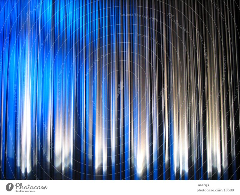 4:3 Vorhang Kino Saal dunkel weiß Bühne Konzert Show Besucher Publikum Eingang Vorschau Aktion Thriller Treffpunkt Verabredung Projektor Beamer Licht