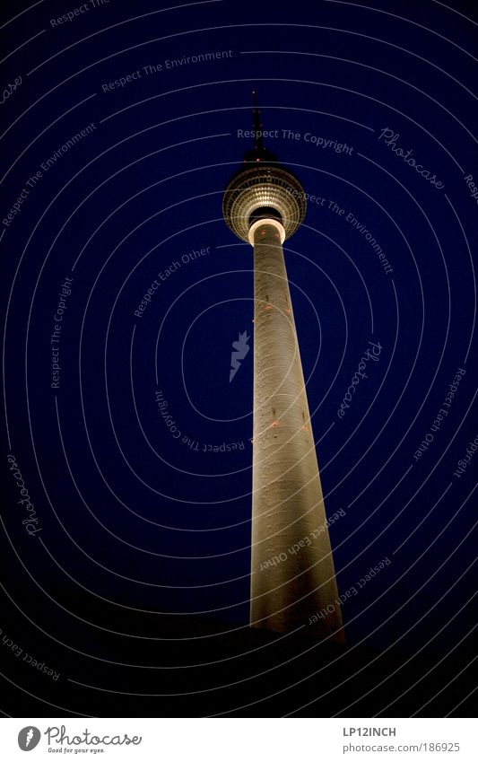 „Rache des Papstes“ Ferien & Urlaub & Reisen Tourismus Ausflug Städtereise Nachtleben ausgehen Berliner Fernsehturm Hauptstadt Menschenleer Bauwerk