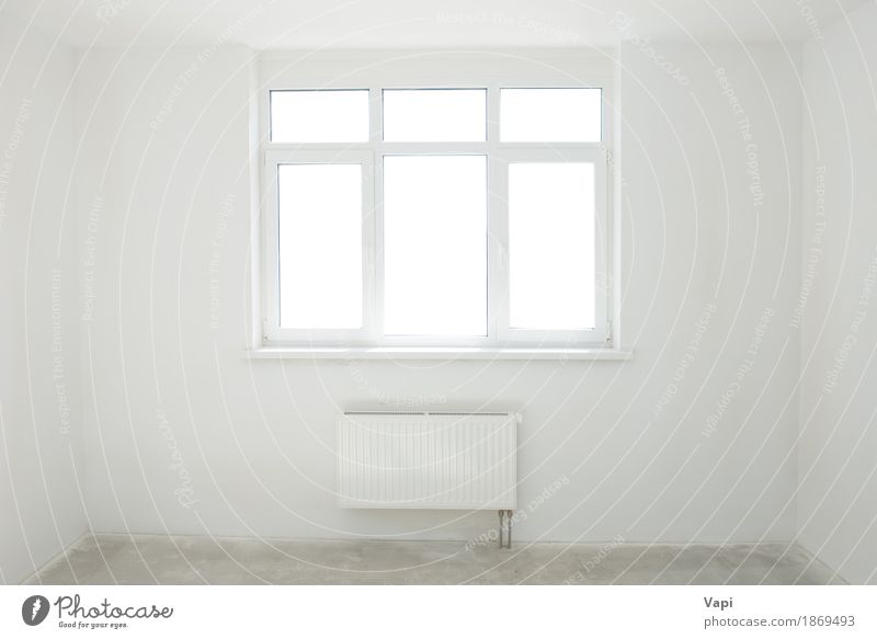 Weißer Raum mit Fenster elegant Stil Design Wohnung Haus Innenarchitektur Sonnenlicht Architektur Mauer Wand Beton modern neu Sauberkeit grau weiß Farbe Idee