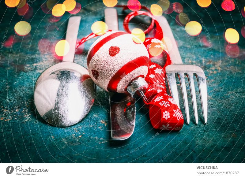 Besteck mit Kugel und Schleife für Weihnachtsdinner Ernährung Festessen Messer Gabel Löffel Stil Design Freude Winter Dekoration & Verzierung Party