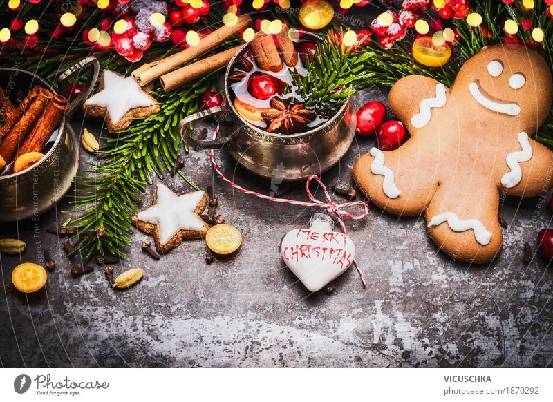 Lebkuchenmann mit Glühwein, Weihnachtsdekoration und Plätzchen Teigwaren Backwaren Süßwaren Getränk Tasse Stil Design Winter Häusliches Leben