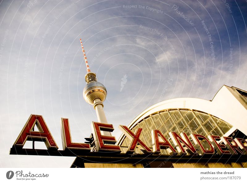 ALEXANDER Wolken Schönes Wetter Berlin Stadt Hauptstadt Stadtzentrum Skyline Menschenleer Bahnhof Architektur Fassade Fenster Satellitenantenne