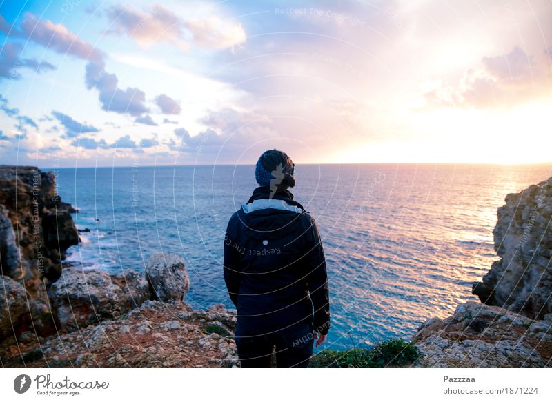 Weitblick Ferien & Urlaub & Reisen Abenteuer Ferne Freiheit Karriere feminin 1 Mensch 18-30 Jahre Jugendliche Erwachsene Felsen Wellen Küste Meer Atlantik