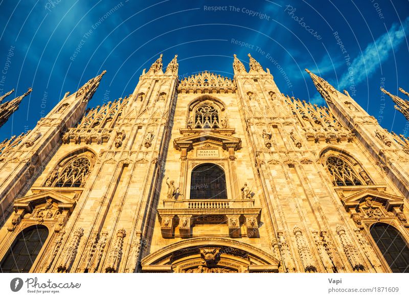 Nachtansicht von berühmtem Milan Cathedral Duomo Di Milano Ferien & Urlaub & Reisen Tourismus Ausflug Sightseeing Städtereise Kunst Kultur Stadt Altstadt Kirche