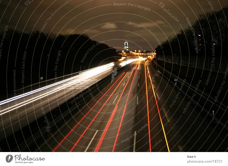 Auf der A57 bei Nacht Köln Autobahn Langzeitbelichtung Verkehrsstau Brücke Autobahnbrücke Straße