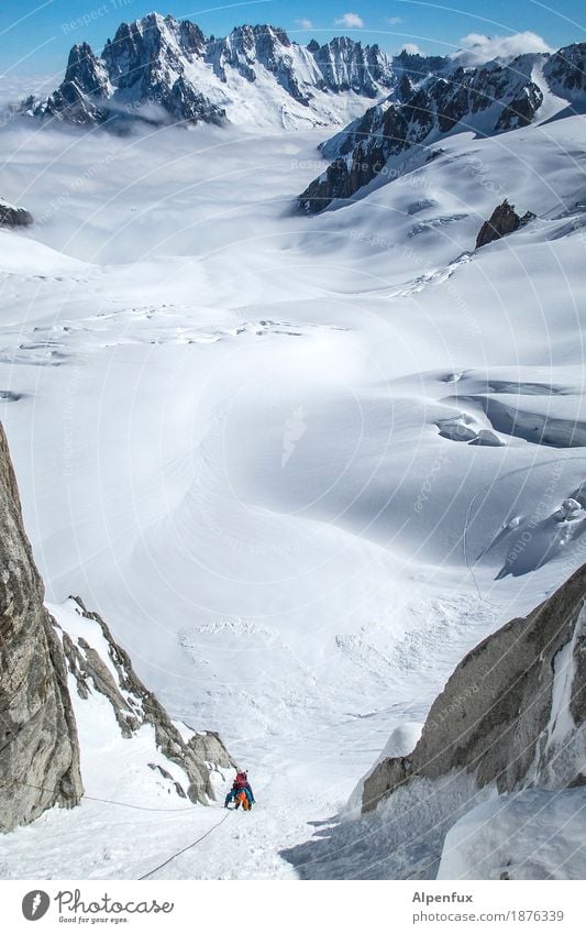 Tief- und Weitblick Klettern Bergsteigen Natur Landschaft Hügel Felsen Alpen Berge u. Gebirge Mont Blanc Aiguille Verte Gipfel Schneebedeckte Gipfel Gletscher