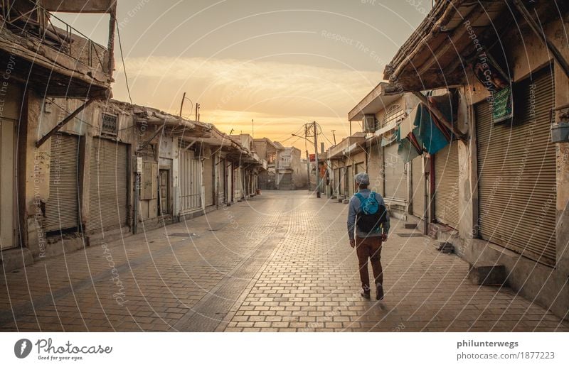 In the streets of Teheran Tourismus Ausflug Abenteuer Ferne Sightseeing Städtereise Expedition Sommer Himmel Schönes Wetter Iran Dorf Stadt Hauptstadt