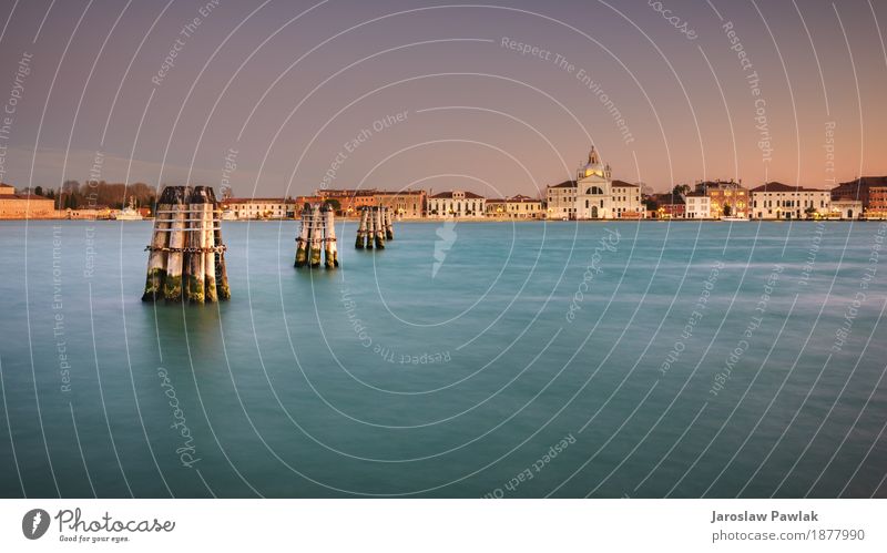 Blick auf die Insel Guidecco bei Sonnenuntergang. Venedig, Italien. Ferien & Urlaub & Reisen Tourismus Sommer Meer Haus Himmel Wolken Kirche Gebäude Architektur