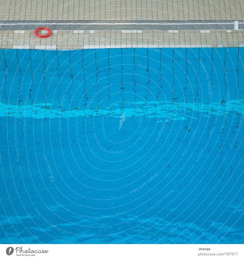 Rescue me Stil Wellness Freizeit & Hobby Sport Schwimmbad Wasser Kreis Flüssigkeit nass blau Grafik u. Illustration orange Kontrast tief Angst Farbfoto