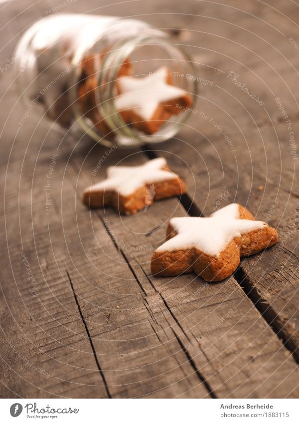 Zimtsterne Teigwaren Backwaren Süßwaren Weihnachten & Advent Duft lecker süß cinnamon cookies wooden traditional food sweet brown natural holiday concept space