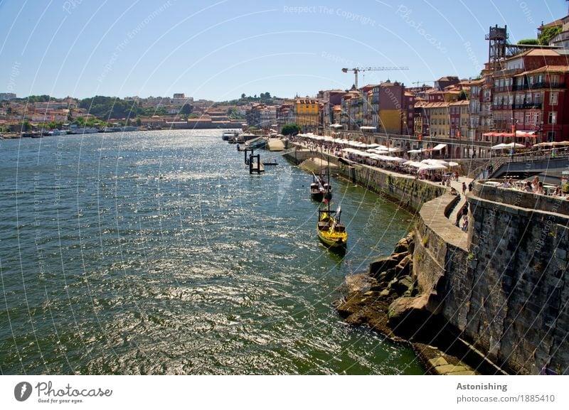 Promenade in Porto Ferien & Urlaub & Reisen Tourismus Umwelt Natur Wasser Sommer Wetter Schönes Wetter Fluss Douro Portugal Stadt Stadtzentrum Altstadt Haus