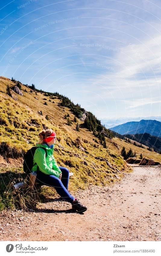erstmal Pause Lifestyle Abenteuer Berge u. Gebirge wandern Sport Junge Frau Jugendliche 30-45 Jahre Erwachsene Natur Landschaft Herbst Schönes Wetter Alpen