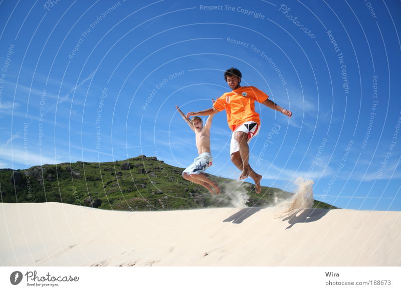 alegria Freizeit & Hobby Ferien & Urlaub & Reisen Freiheit Strand Meer Mensch maskulin Jugendliche Leben T-Shirt entdecken fallen fliegen lachen rennen springen