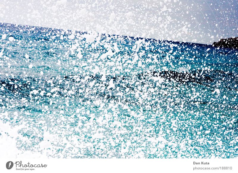 Schaumparty! Wasser Wassertropfen Sommer Wellen Küste Meer Mittelmeer Wellengang entdecken Ferien & Urlaub & Reisen dehydrieren Aggression außergewöhnlich