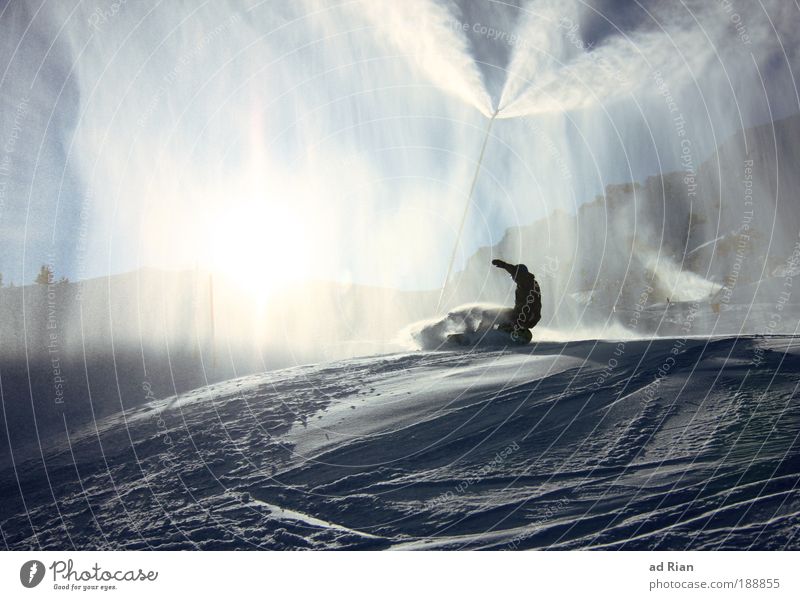 Spray Lifestyle Stil Freizeit & Hobby Ferien & Urlaub & Reisen Tourismus Winter Schnee Winterurlaub Berge u. Gebirge Sport Wintersport Sportler Snowboard