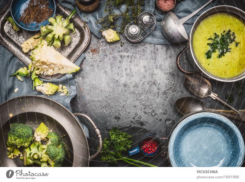 Grüne Romanesco und Brokkolisuppe Kochen Lebensmittel Gemüse Suppe Eintopf Ernährung Mittagessen Abendessen Büffet Brunch Bioprodukte Vegetarische Ernährung