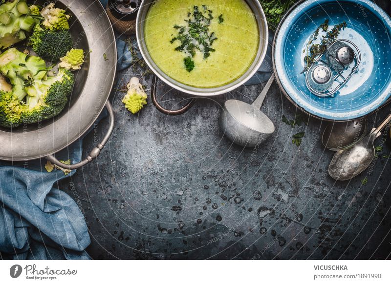Grüne Romanesco und Brokkoli Suppe Gemüse Eintopf Kräuter & Gewürze Ernährung Mittagessen Abendessen Bioprodukte Vegetarische Ernährung Diät Geschirr