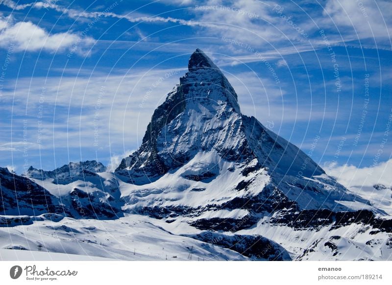 Matterhorn Klettern Bergsteigen Skier Skipiste Natur Landschaft Urelemente Winter Klima Wetter Eis Frost Schnee Hügel Felsen Alpen Berge u. Gebirge Gipfel blau