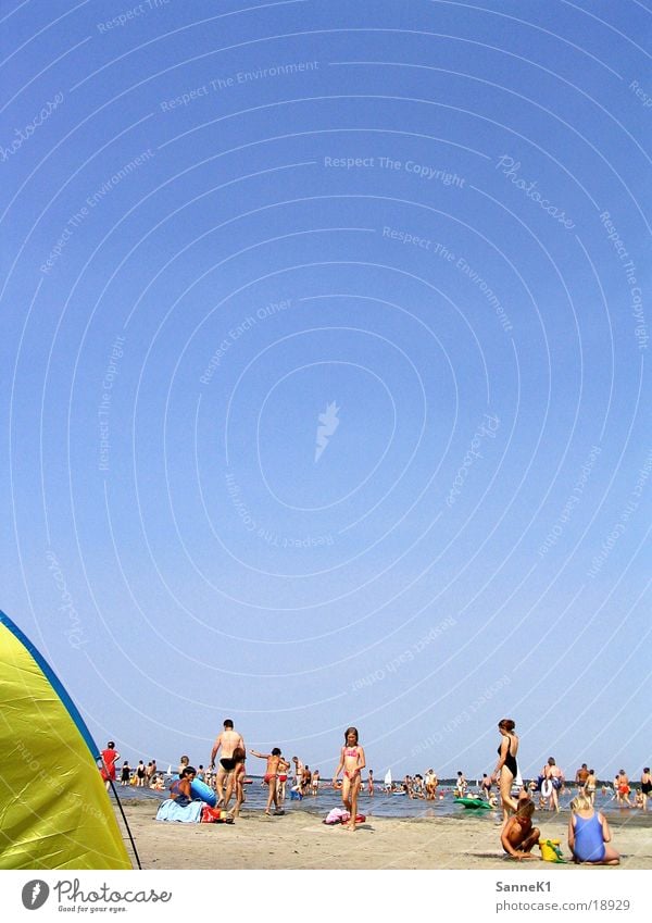 Badeinsel 3 Menschenmenge Strand Meer Sonnenschirm mehrfarbig Sonnenbad Erholung Menschengruppe heisser Sand Schwimmen & Baden