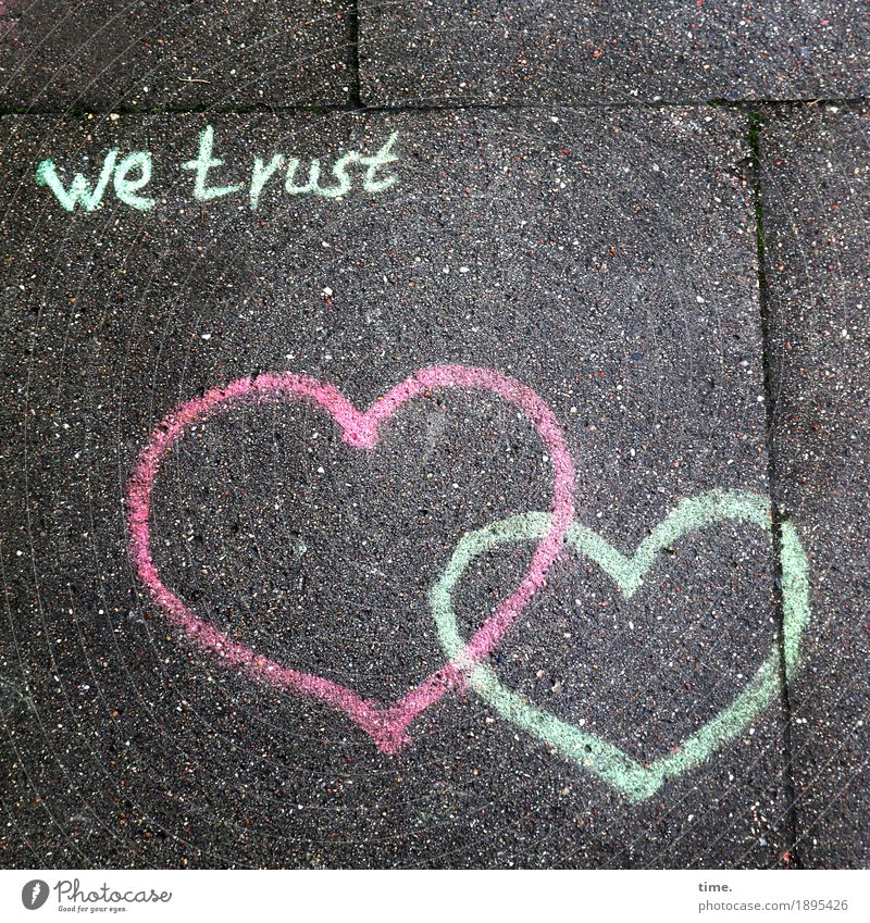 Lebenselixir | Vertrauen Wege & Pfade Bürgersteig Betonplatte Farbe Stein Zeichen Schriftzeichen Graffiti Herz ästhetisch Glück Wärme Gefühle Lebensfreude