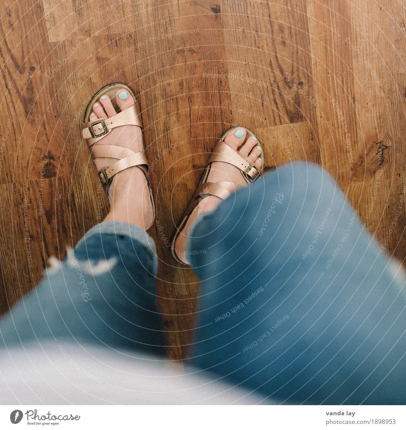 Instagram Style Gesundheit Mensch feminin Junge Frau Jugendliche Erwachsene Beine Fuß Nagellack türkis 1 18-30 Jahre 30-45 Jahre Mode Bekleidung Jeanshose