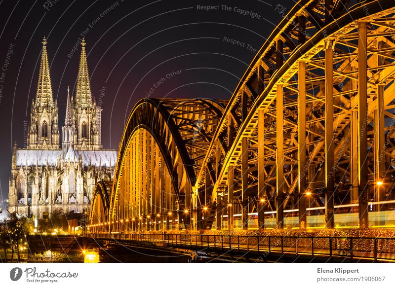 Kölner Dom und Hohenzollernbrücke bei Nacht Winter Deutschland Europa Stadt Hafenstadt Stadtzentrum Altstadt Skyline bevölkert Kirche Brücke Bauwerk Gebäude