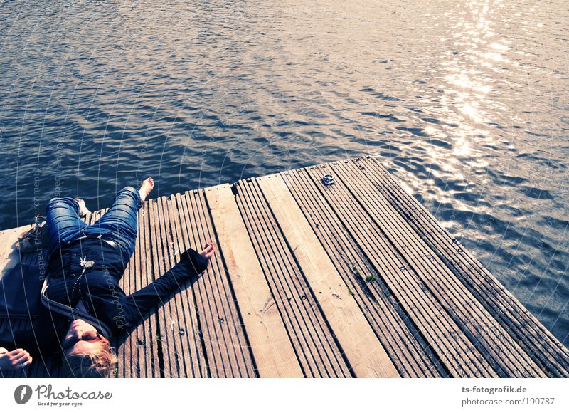 Hudson Bay Glück Wohlgefühl Zufriedenheit Erholung ruhig Meditation Sommer Sonne Sonnenbad Meer Frau Erwachsene 1 Mensch 18-30 Jahre Jugendliche Luft Wasser