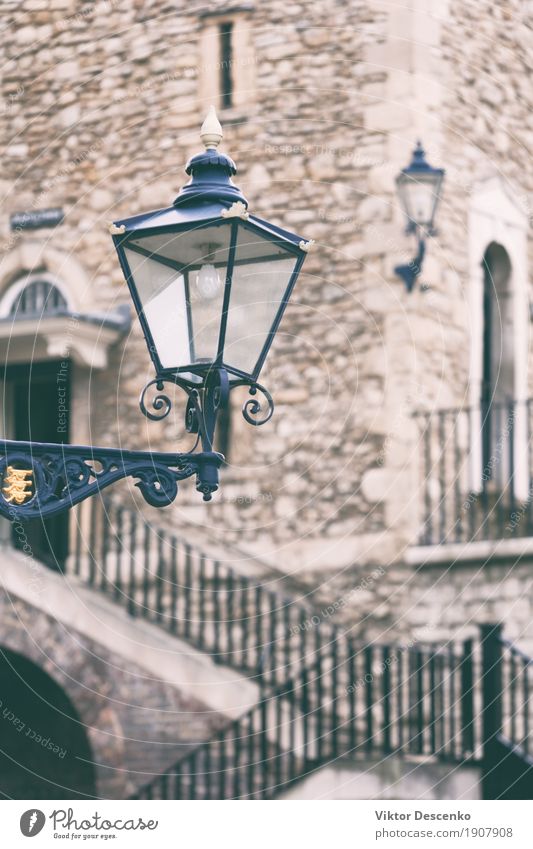 Vintage Straßenlampe. Turm Stil Design Ferien & Urlaub & Reisen Tourismus Lampe Stadt Palast Gebäude Architektur alt historisch blau England London Beitrag