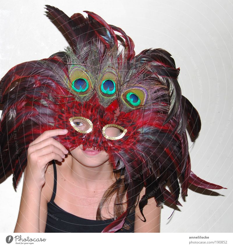 Maskerade Spielen Häusliches Leben Feste & Feiern Karneval Mensch feminin Mädchen Kindheit Jugendliche Auge Arme Hand Vogel Flügel Lächeln verrückt schön Freude