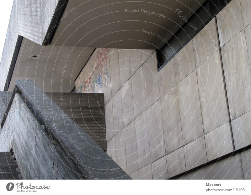 Verschachtelt Beton grau Wand Ecke Architektur Treppe verwinkelt