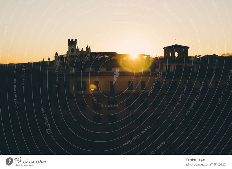 Roma VII Stadt Hauptstadt Stadtzentrum Altstadt alt heiß schön Italienisch Romantik Dach Skyline Turm Kreis Lichtkreis Lichtpunkt Abendsonne Abenddämmerung