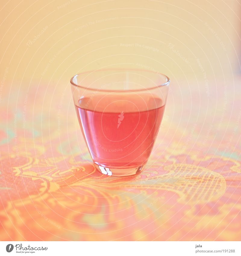 cherry soda Lebensmittel Ernährung Getränk Erfrischungsgetränk Limonade Alkohol Glas Flüssigkeit mehrfarbig gelb rosa Saft süß Durst Tisch Muster Mittelformat