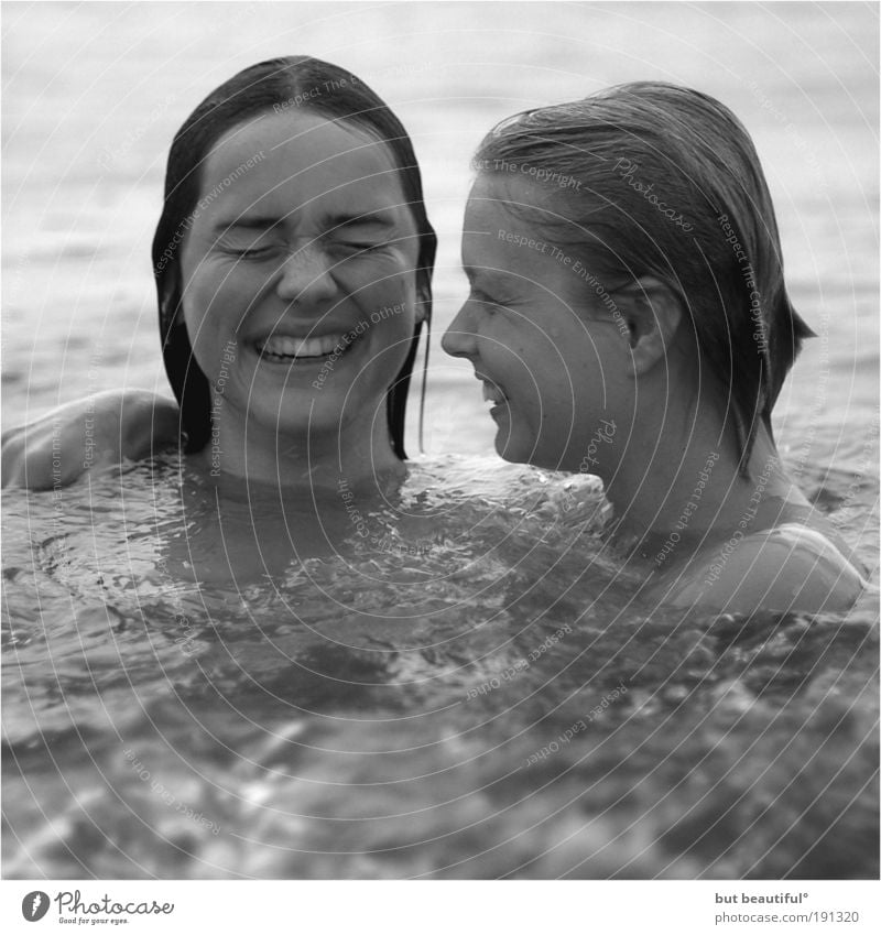 schön!° Mensch feminin Junge Frau Jugendliche Freundschaft 2 18-30 Jahre Erwachsene Wasser Wassertropfen Schönes Wetter Nordsee Meer Gefühle Freude Glück