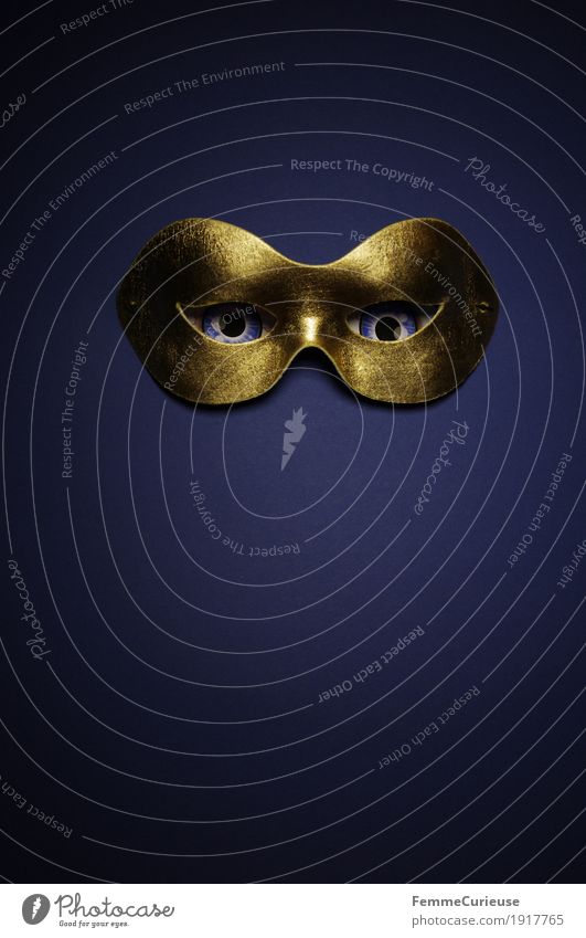 Im Visier (02) Auge Angst Maske verstecken anonym Agent geheimnisvoll Geheimnisträger gold blau Karneval verkleiden gruselig beängstigend Maskenball Ausdruck