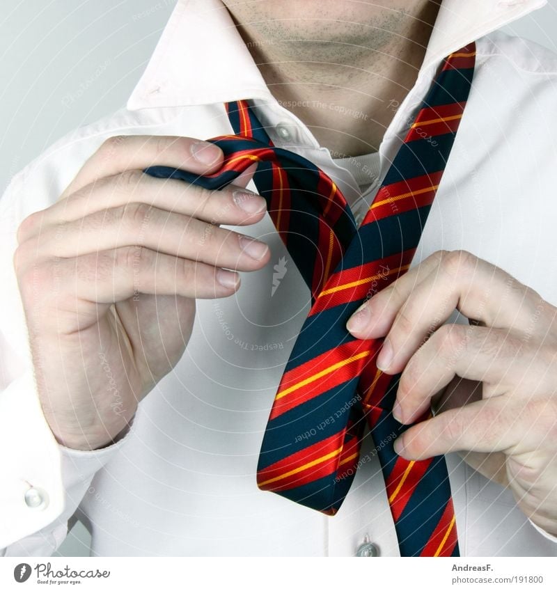 Four-in-hand?! elegant Stil Azubi Wirtschaft Arbeit & Erwerbstätigkeit Erfolg maskulin Junger Mann Hand 1 Mode Hemd Anzug Krawatte Frustration seriös