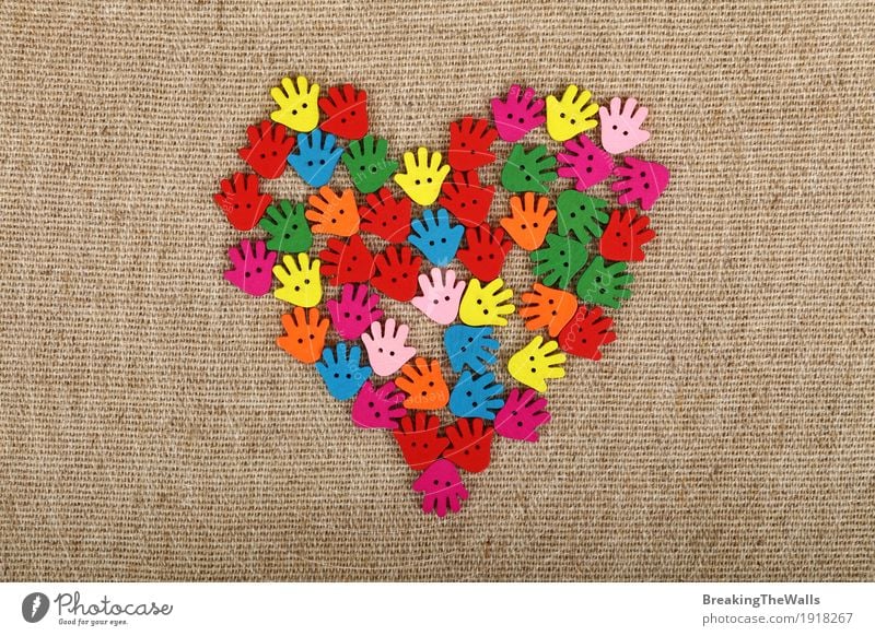 Herz der Handpalme nähende Knöpfe auf Leinensegeltuch Freizeit & Hobby Basteln Handarbeit Valentinstag Muttertag Kunst Holz Liebe Freundschaft Zusammensein