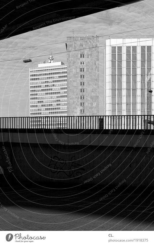 unter der rheinkniebrücke, düsseldorf Schönes Wetter Düsseldorf Stadt Hochhaus Platz Brücke Bauwerk Gebäude Architektur Mauer Wand Treppe Brückengeländer
