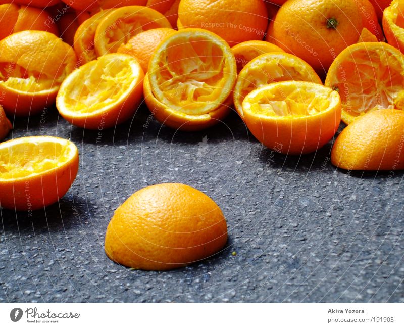 Vitamin C + Lebensmittel Frucht Orange Ernährung Bioprodukte Vegetarische Ernährung gelb schwarz Gesundheit Erfrischungsgetränk Farbfoto Außenaufnahme