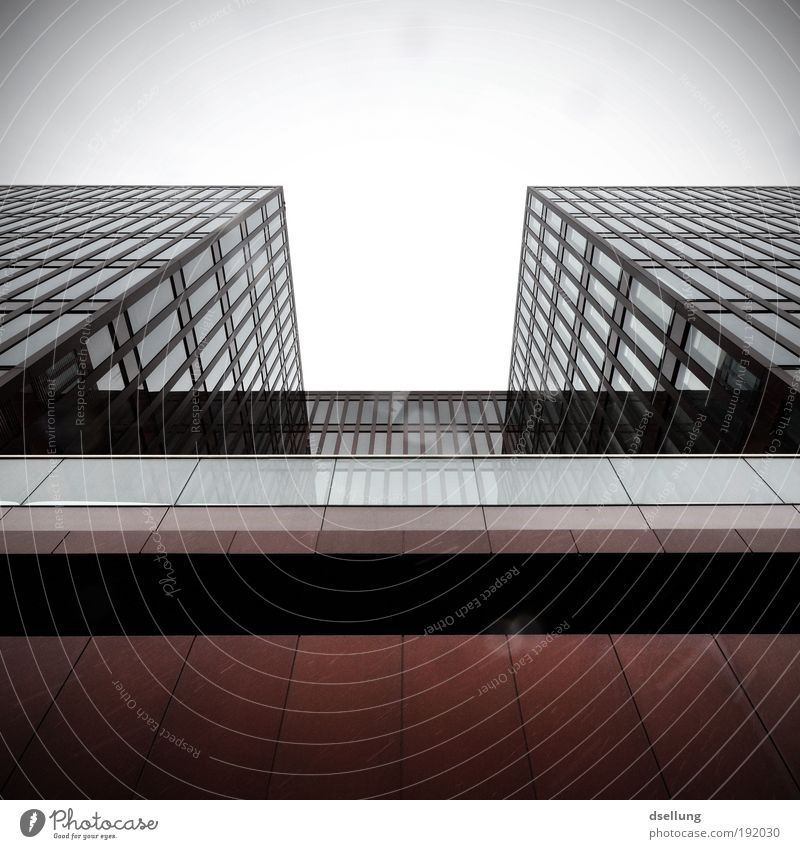Unendliche Weiten Deutschland Europa Hafenstadt Hochhaus Bauwerk Fassade Fenster Glasfassade bedrohlich eckig groß kalt Stadt grau rot schwarz weiß Lavazza